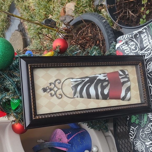 TOWEL/FRAMED - Picture 4 of 7